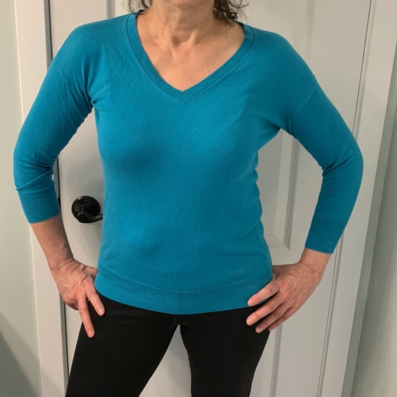 BANANA REPUBLIC V-NECK - Picture 1 of 11